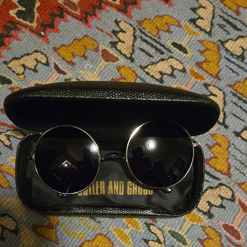 Round Black Sunglasses